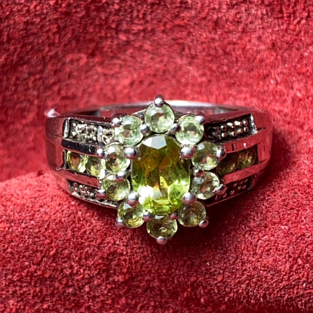 Solid Sterling Silver 925 Peridot Ring 8.5 Costume Jewelry